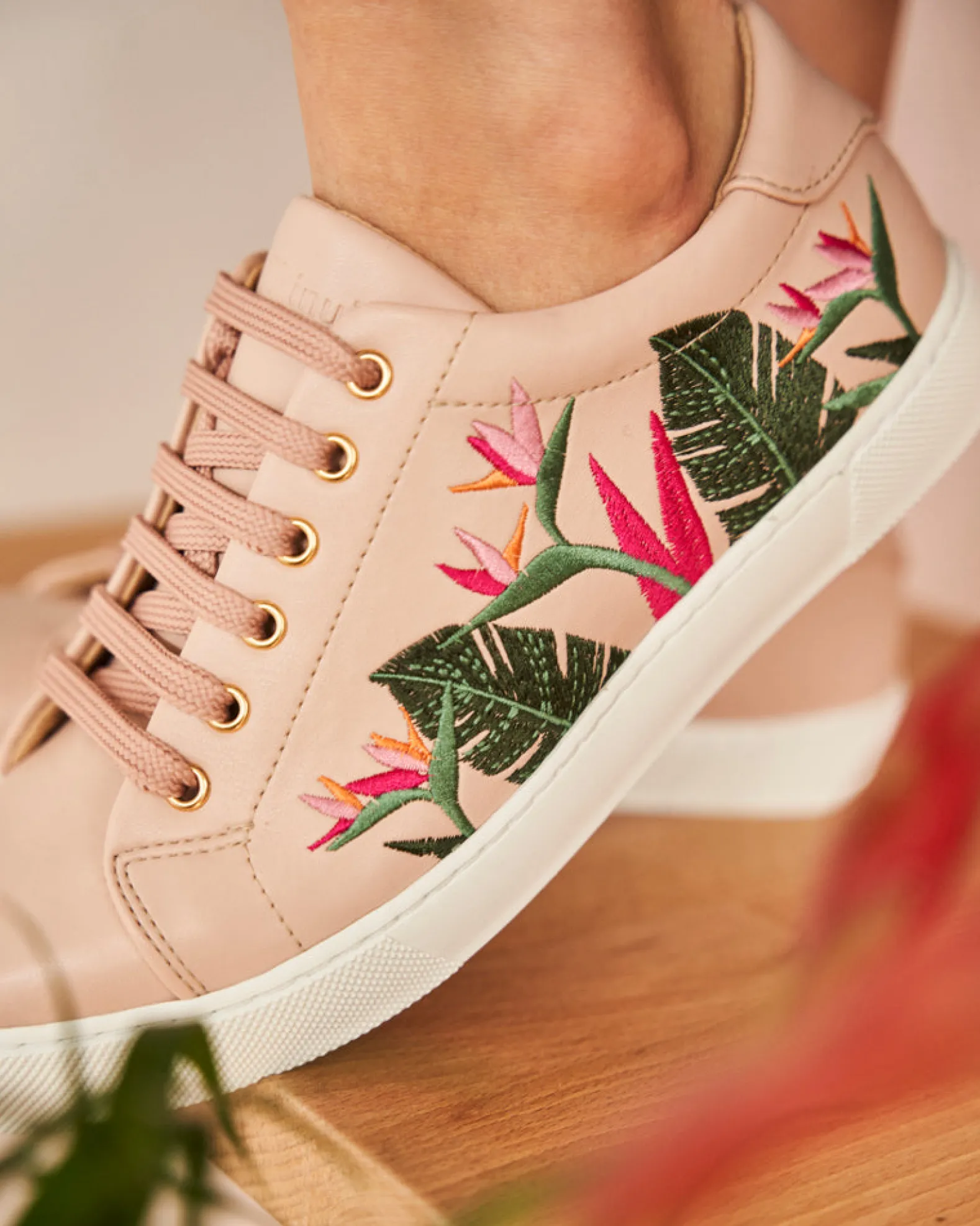 Virevolte Tropical Rose